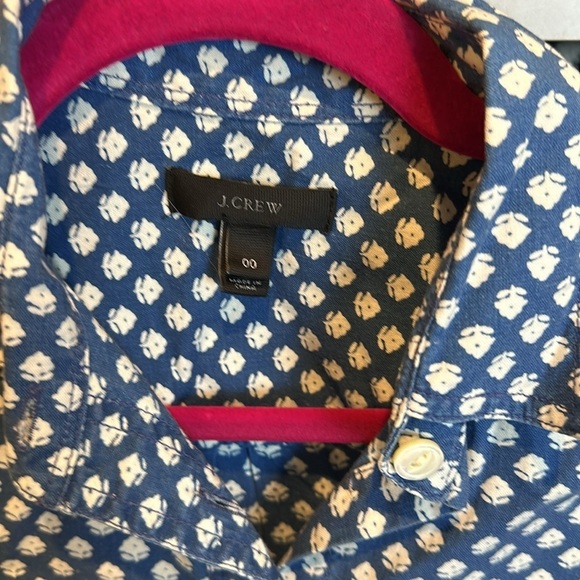 J Crew 100% cotton blue/white print button down shirt size 00 - Picture 2 of 3